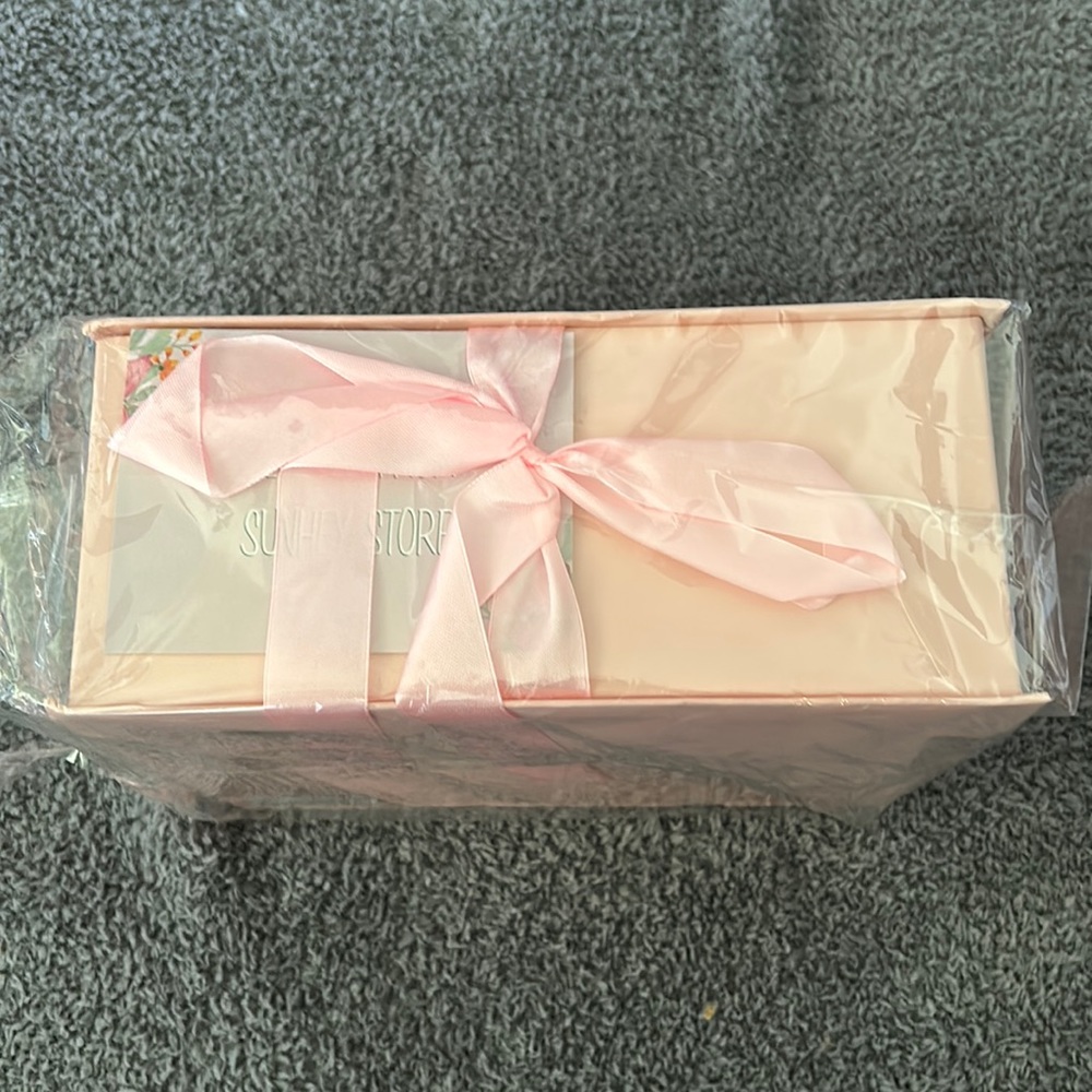 Love Forever Gift Set - Picture 4 of 4